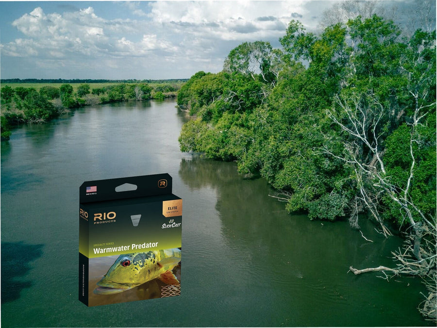 ジャングルの川を背景に置かれたRIO Elite Warmwater Predatorのパッケージ